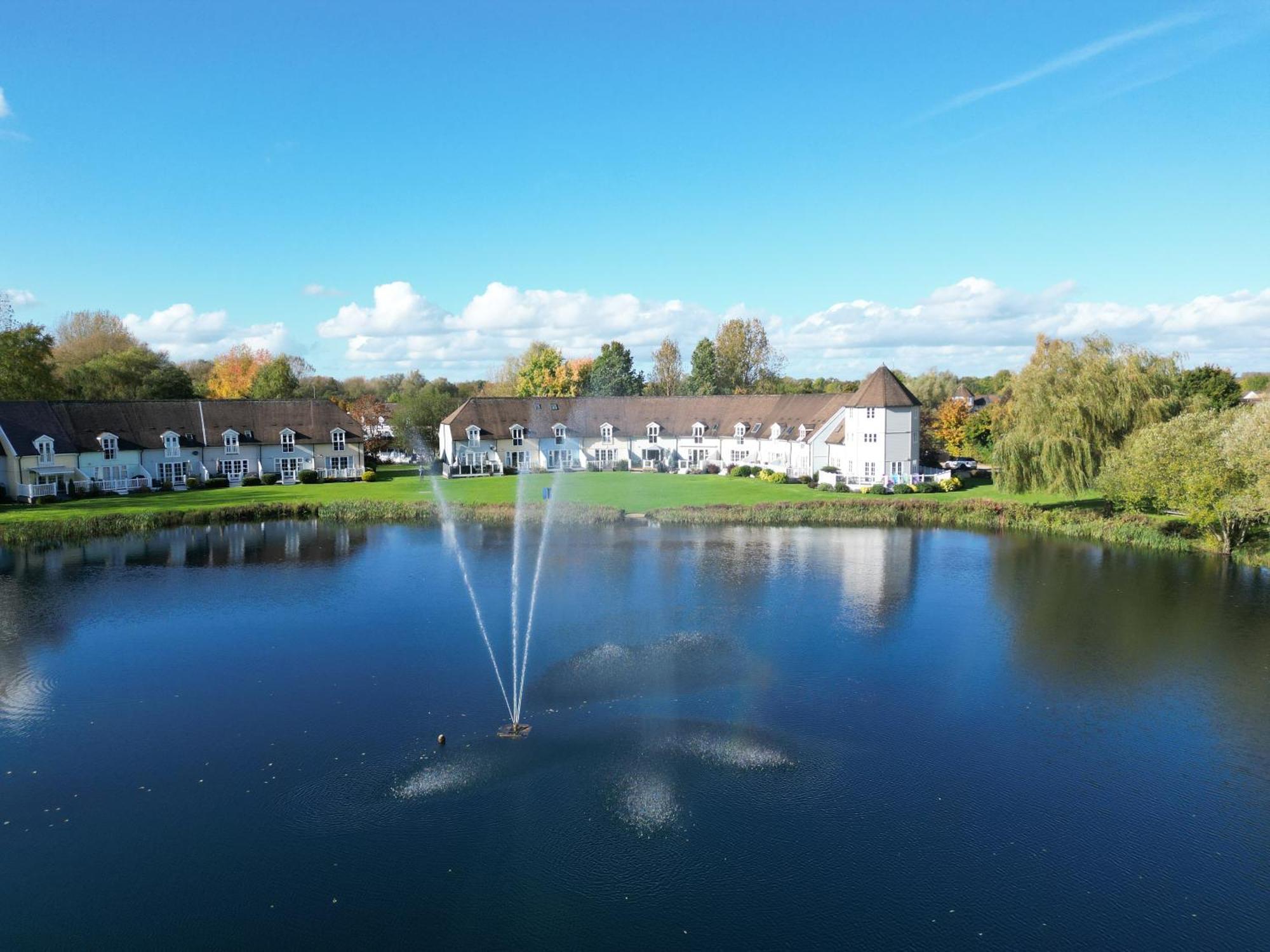 Luxury Kingfisher Lodge, Isis Lake, Within The Cotswold Waterpark Cirencester Kültér fotó